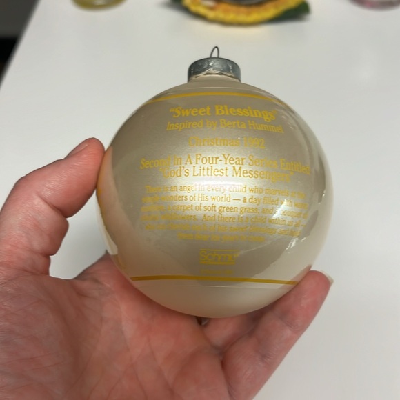 Vintage Hummel Christmas Ornament 1992 - Picture 7 of 9